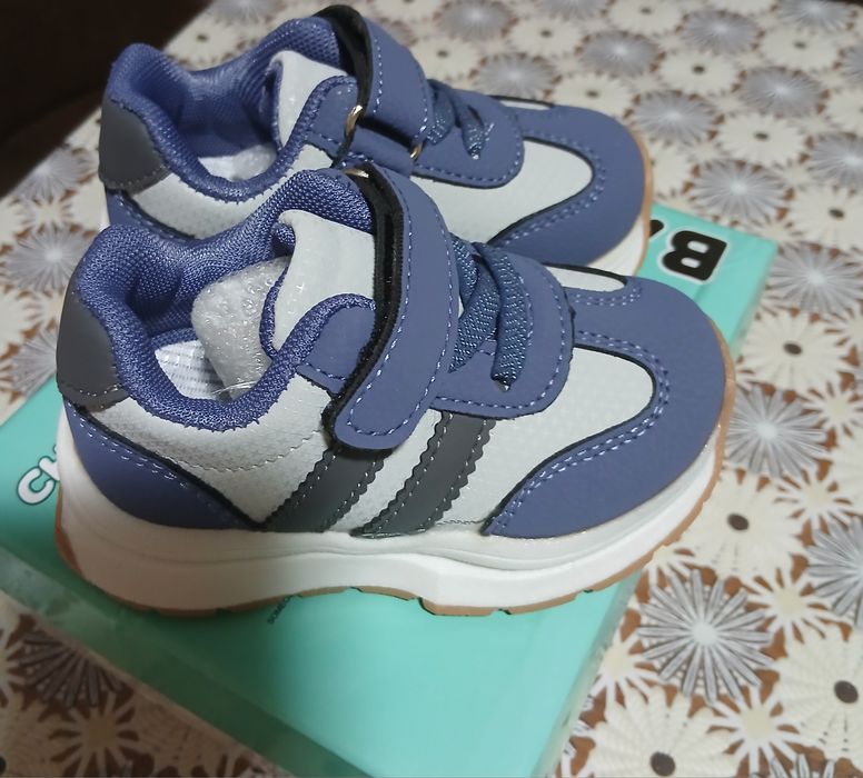 Кросівки для дитини