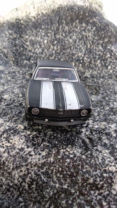 Модель машины Chevrolet (Chevy) Camaro 1969 1:36 13см CH554026 Инерцио