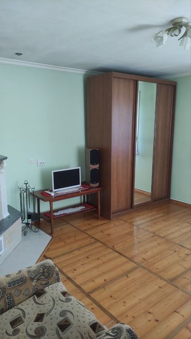 Продаж будинку з сонячними батареями на 30 квт світла
