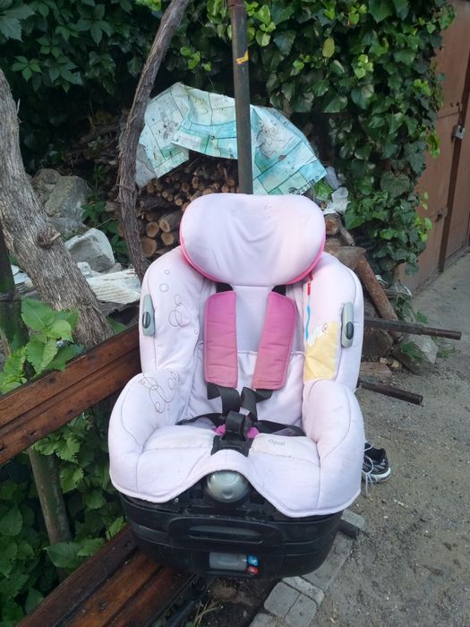 Автомобильное детское кресло  Италия фирма Опал  сооющения не читаю