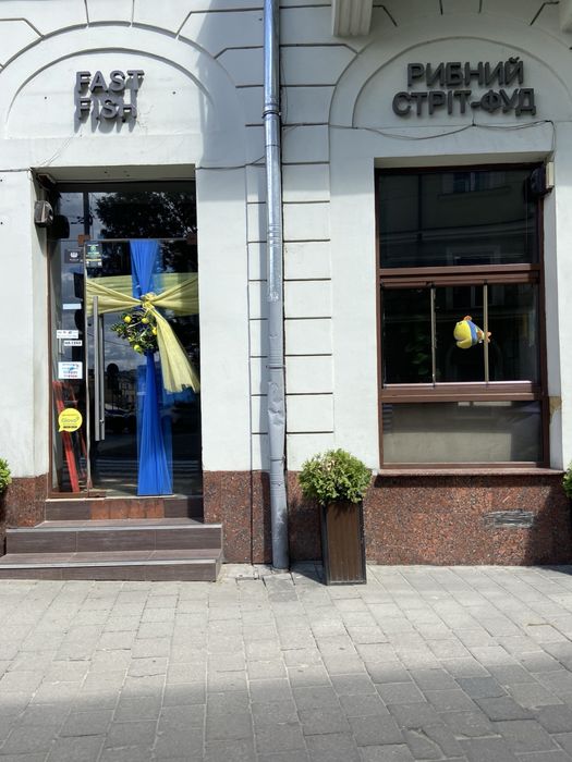 Здається в оренду приміщення під магазин, офіс,  вул Краківська 34 вхід з фасаду. Загальна площа 32м.  +380 (67) 106 78 53