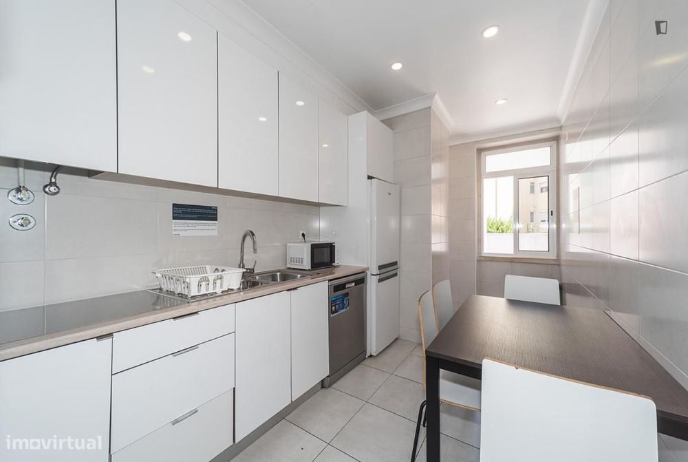 Quarto - localizado em Sete Rios Lisbon