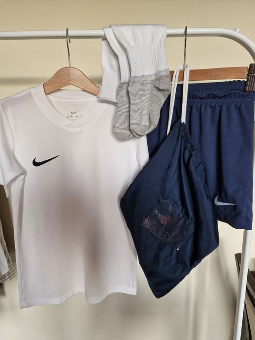 Strój sportowy Nike 122 / 128