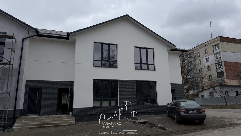 ЗНИЖКА центр міста, сучасний таунхаус