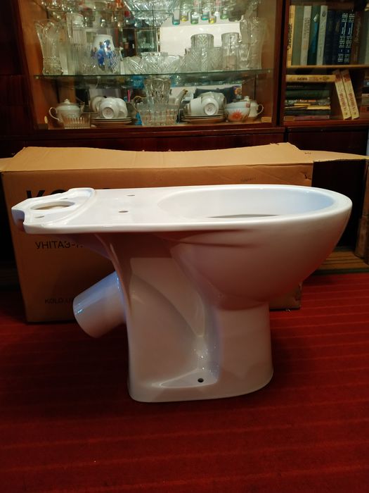 Продам унитаз Kolo без бачка , новый