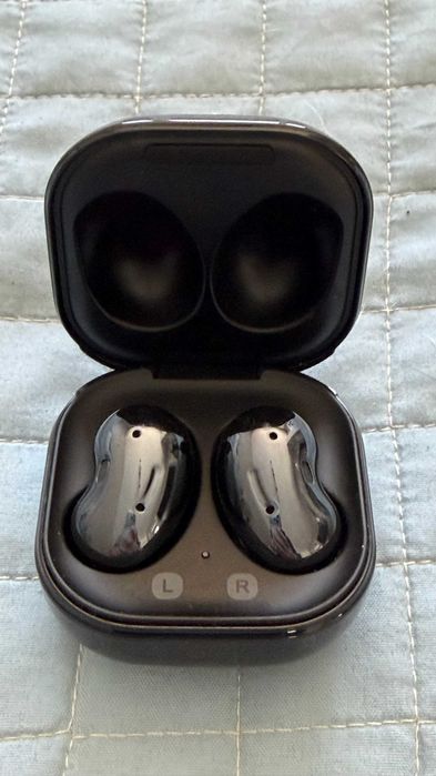 Auriculares Samsung Galaxy Buds Live (Pretos) - Pouco Uso