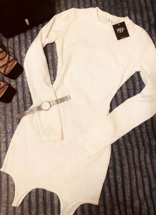 Трендова молочна сукня