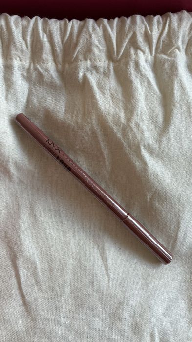 Nyx konturowka do ust line loud kolor leave a legacy