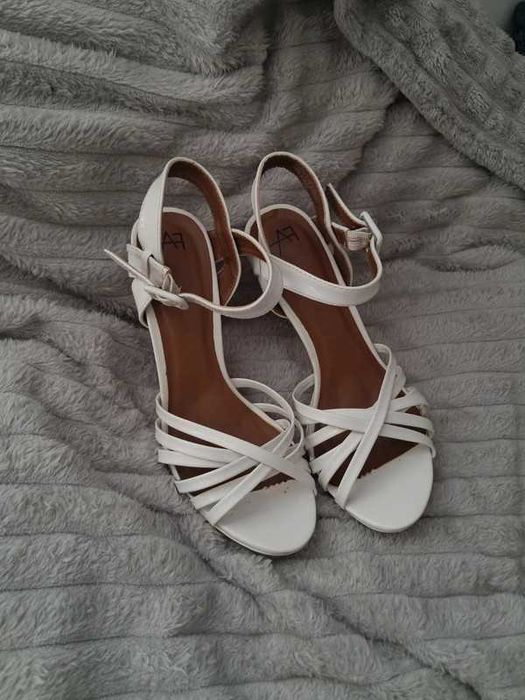 buty białe oficjalne ślubne, balowe, galowe sandałki na szpilce