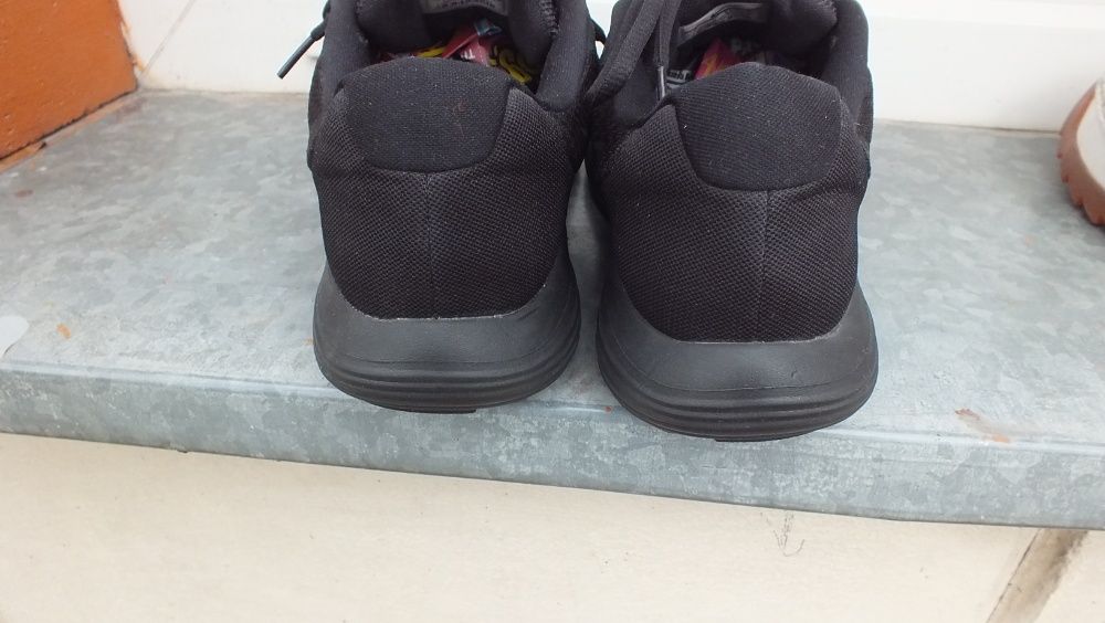 Super buty sportowe marki Nike w roz 42,5