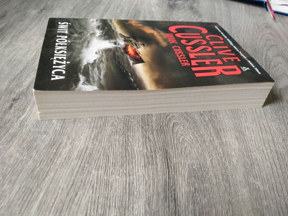 Clive Cussler Świt półksiężyca (003)