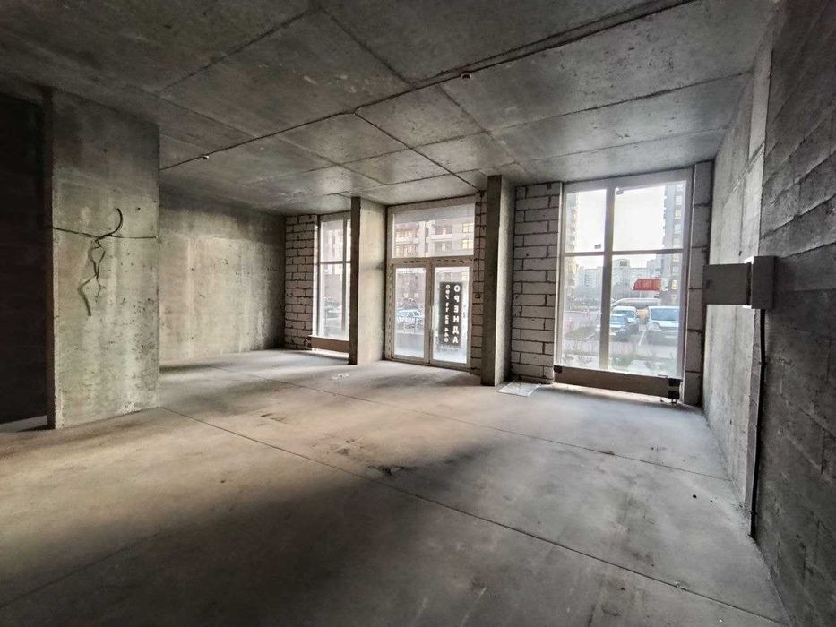 ЖК «Варшавський». Фасадне приміщення Open Space 71 м²