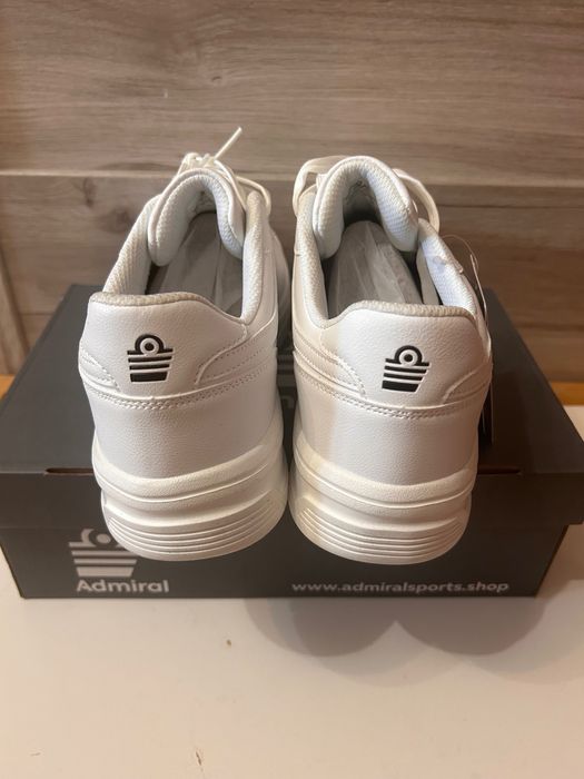 Чоловічі білі кросівки