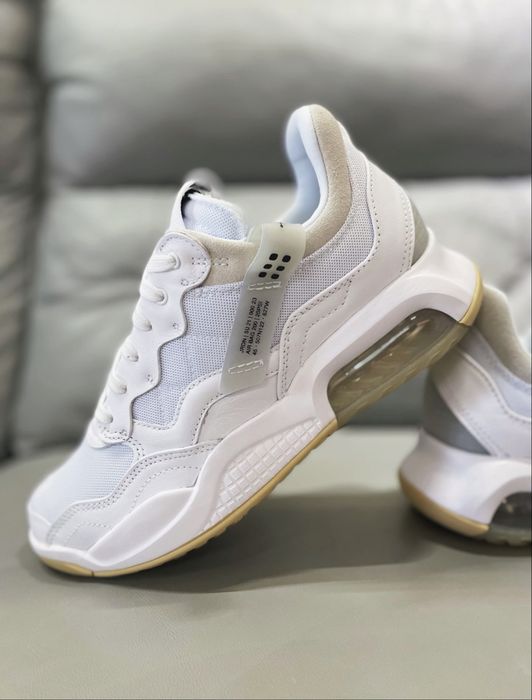 Оригінал Кросівки Nike Air Jordan  MA2 white Джордан білі шкіра + сітка