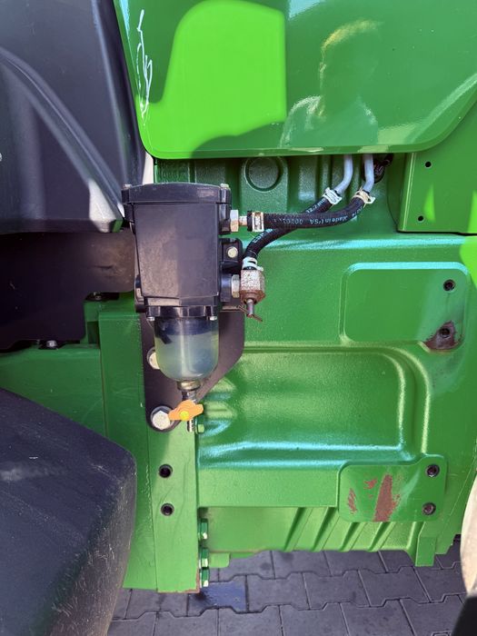 Трактор John Deere 8320R