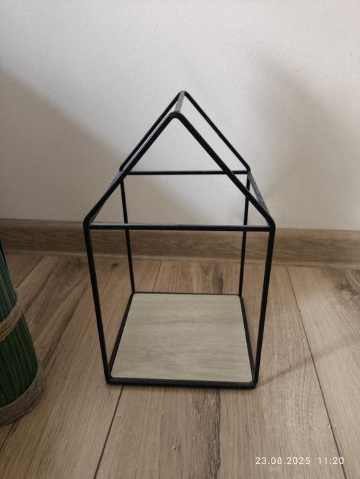 Dekoracja metalowy domek