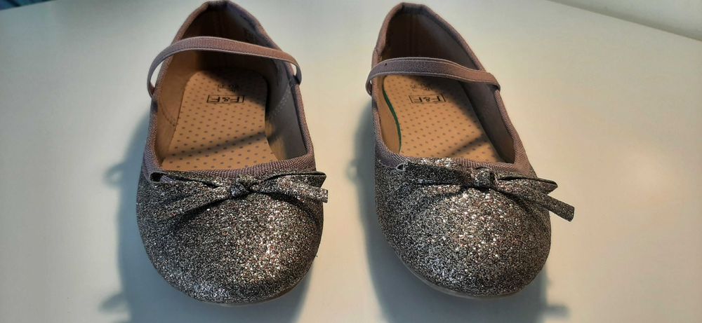 Brokatowe pantofelki dla księżniczki roz. 33