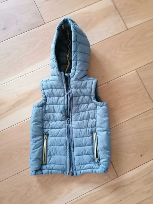 Okaïdi szara puchowa kamizelka z kapturem 98 cm 3lata