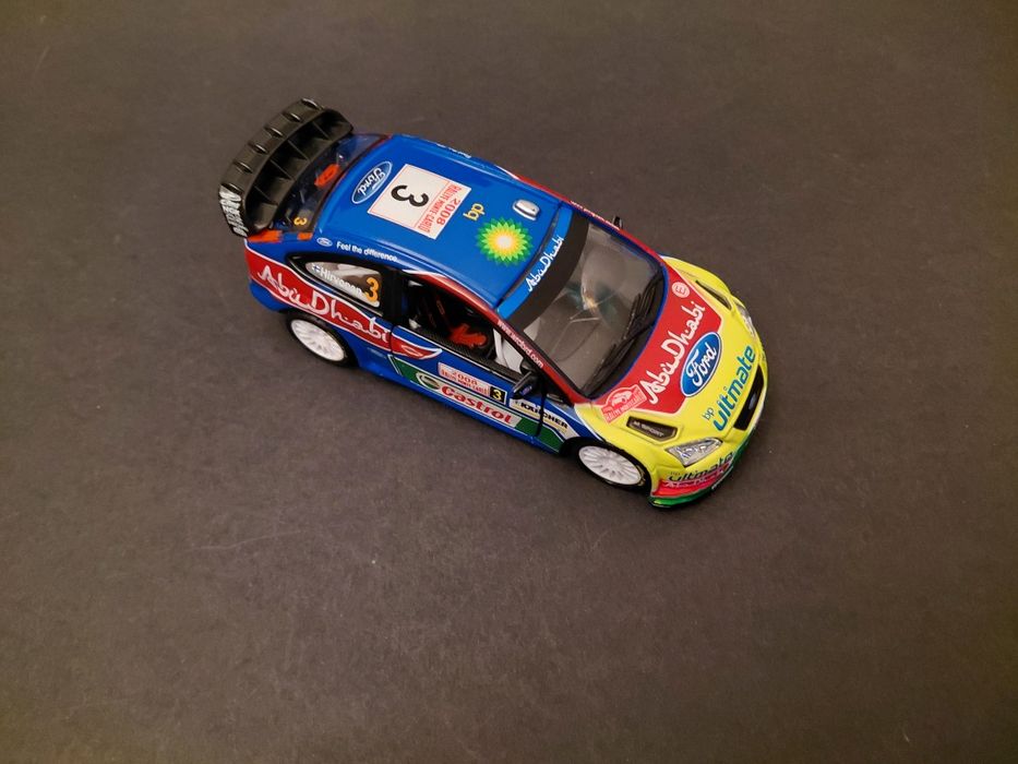 Ford Focus da Burago na escala 1.32