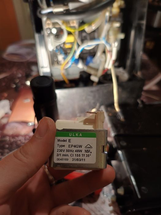 Продам кофемашину рожковая Zelmer ZCM2184X на запчасти.