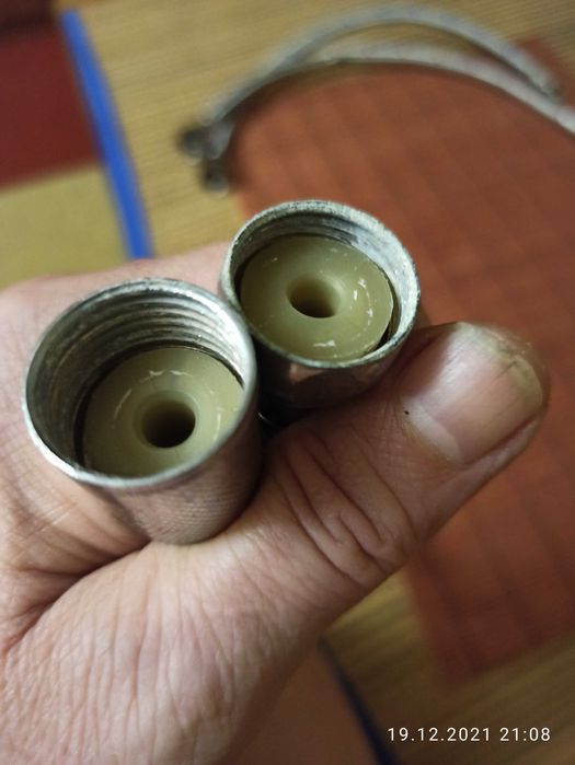 .  Шланги для підводки води