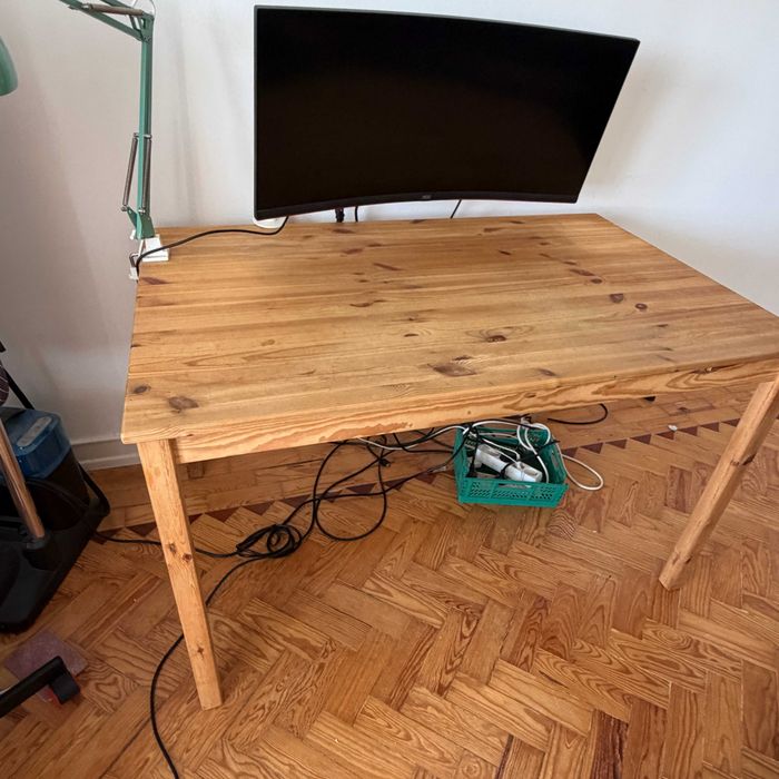 Mesa de madeira IKEA, pinho maciço, 120×75 cm