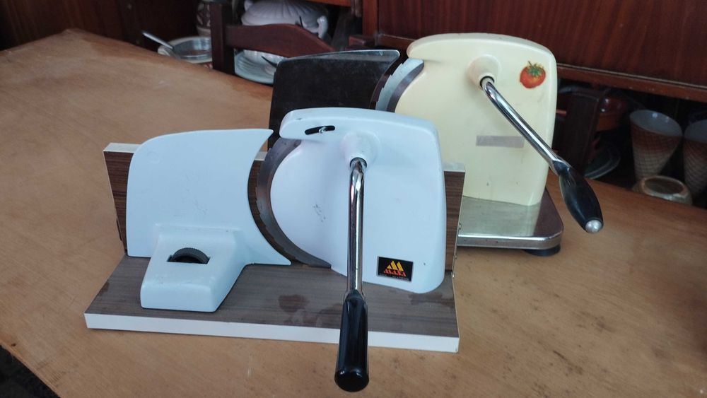 Fiambreiras manuais antigas