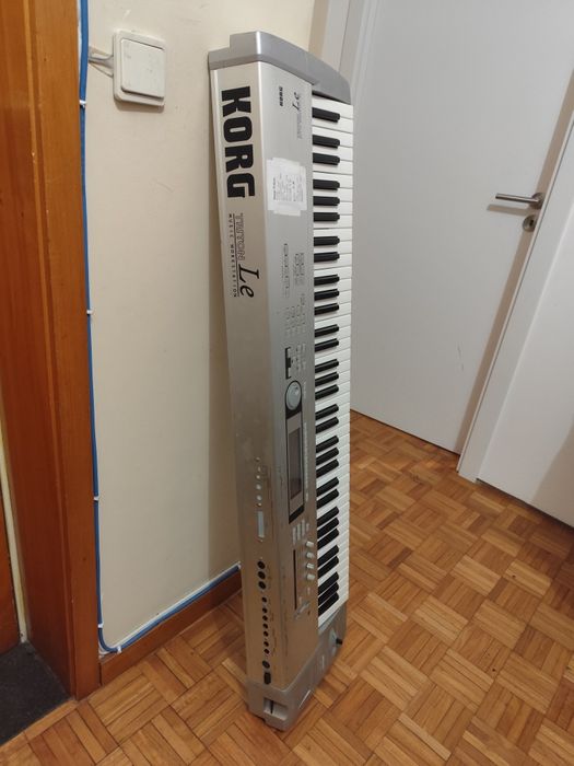 Teclado sintetizador KORG Triton lê 76 teclas