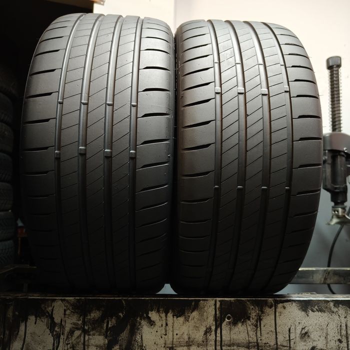 235/35/19 XL Sprzedam parę opon letnich Bridgestone