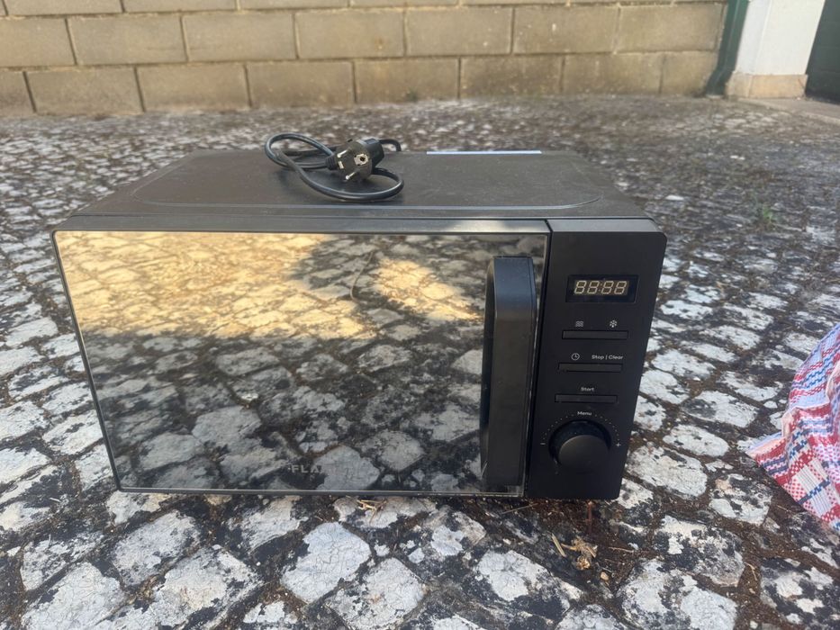 Microondas preto com espelho