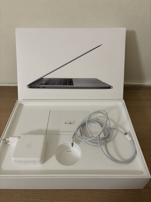 Macbook Pro 15,4” Retina Intel i9 16GB SSD 512 Radeon Pro 560X