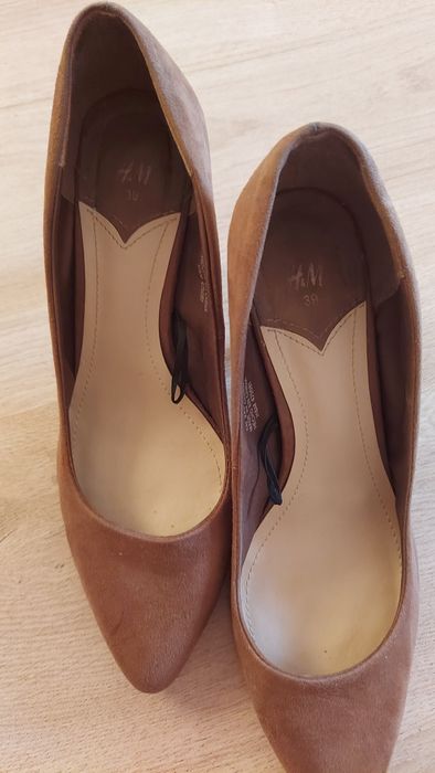 Czółenka zamszowe 39