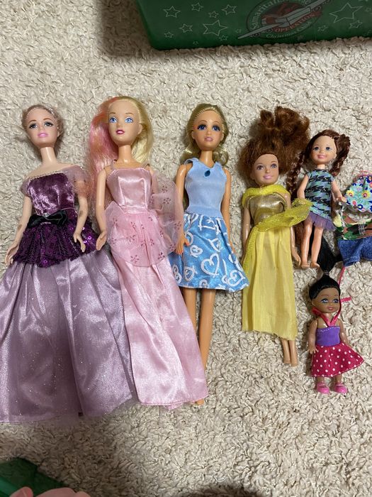 Ляльки Barbi, в хорошому стані. 4 великі 2 маленькі.