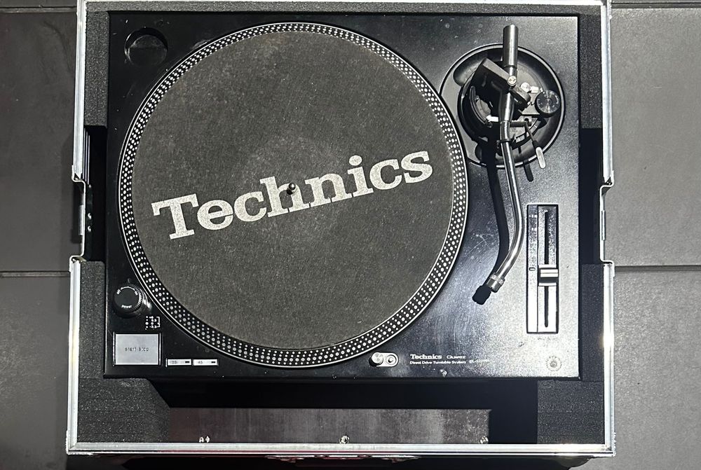 Technics SL 1200 mk2 + Case