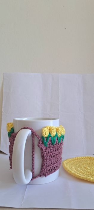Capa e base em croché para caneca tulipa