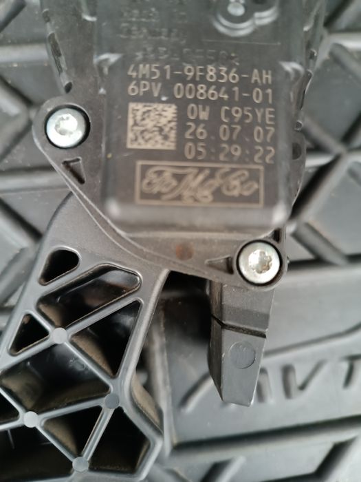 Педаль газу,акселератор.На Вольво V50