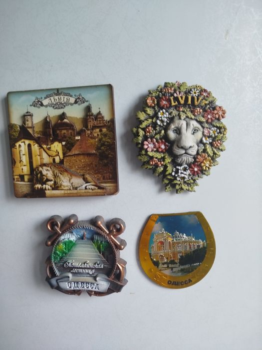 Магніти на холодильник