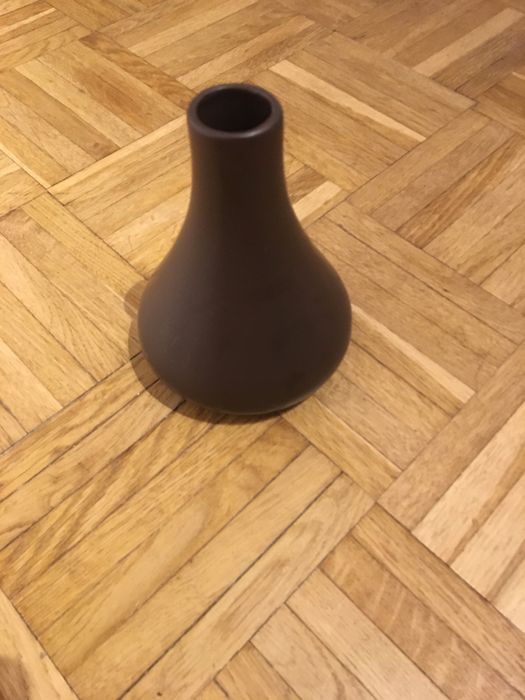 Brazowy wazonik  wys 16 cm