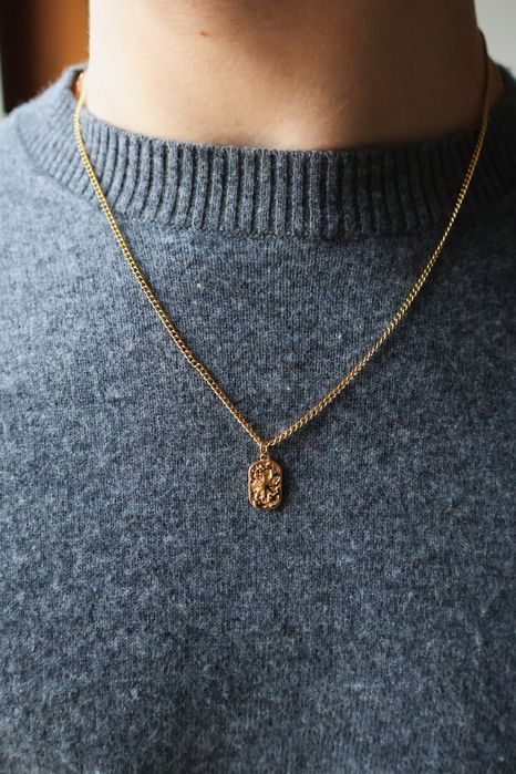 Colar Dourado de Aço Inoxidável