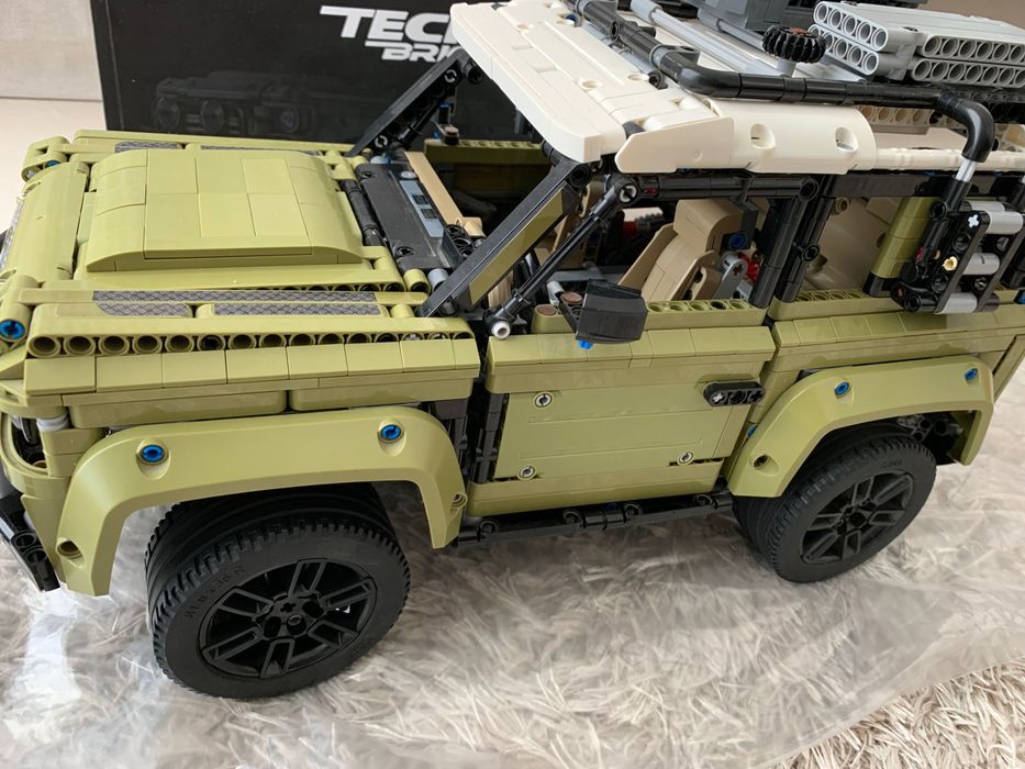 “ Land Rover Defender” Set já montado 75€.