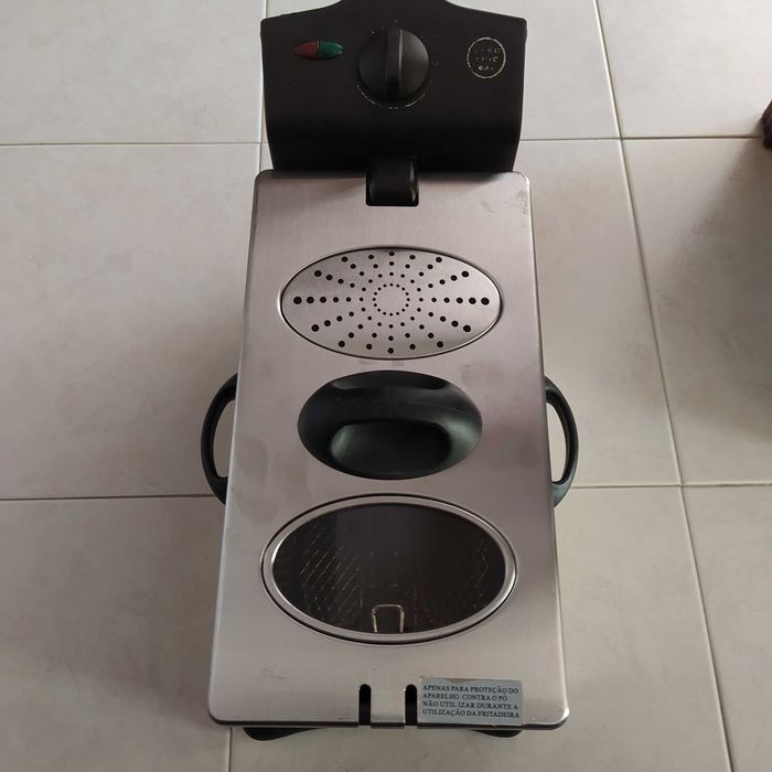 Fritadeira ElectricCo DF30AW pouco usada