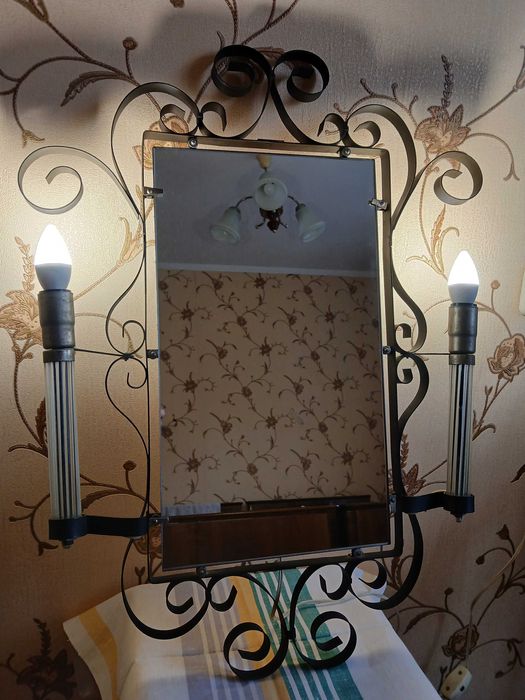 Дзеркало настінне з підсвіткою