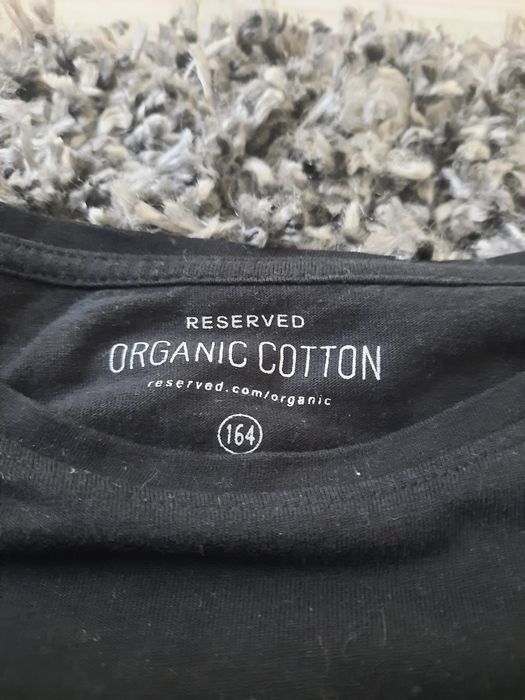 Czarna koszulka basic.