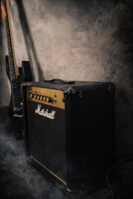 Gitara elektryczna Harley Benton plus wzmacniacz Marshall