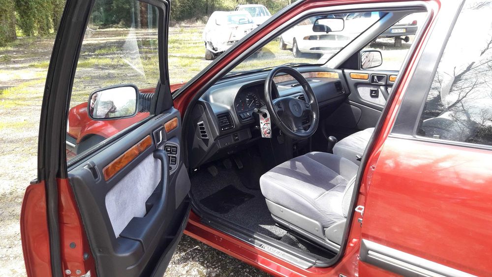 ROVER 214 SLi  em bom estado.