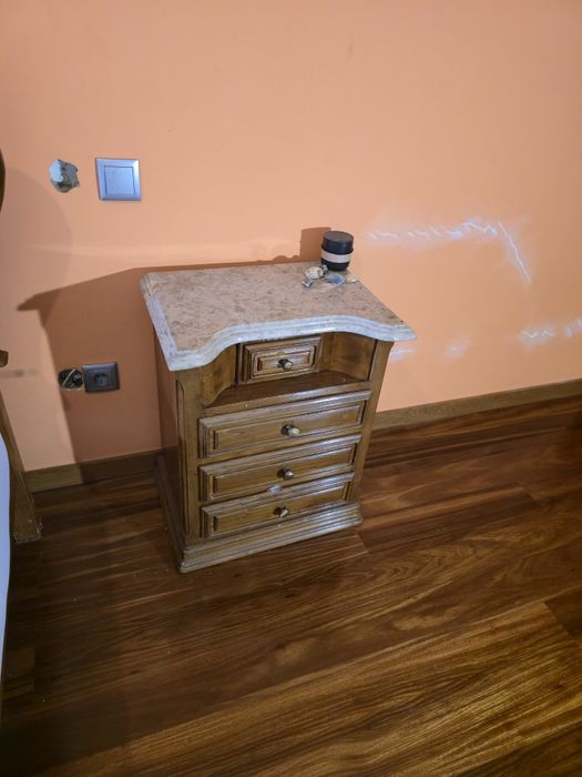 Mobília de Quarto de Casal Completa em Madeira Maciça e em Excelente Estado