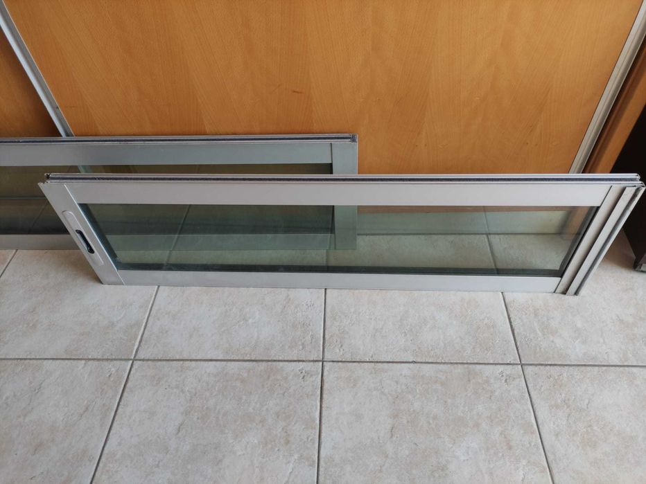 Janela com caixilharia de alumínio