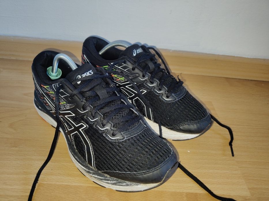 Markowe buty sportowe Asics Gel-Cumulus r 39,5 wkł25cm czarne