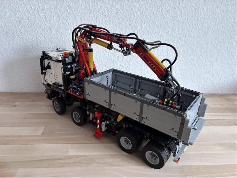 Lego technic Mersedes-Benz Arocs 42043