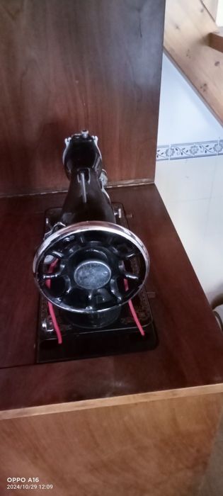 Máquina de costura.64585677306883124